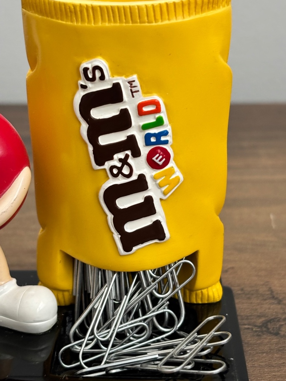 VINTAGE M&M's World Candy Red M&M Desktop Pencil Paper Clip Holder Organizer - Picture 7 of 12